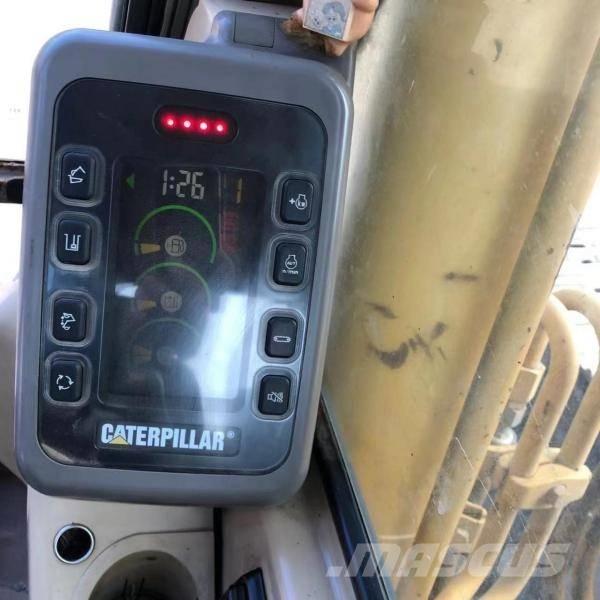 CAT 325 B L Bandgrävare