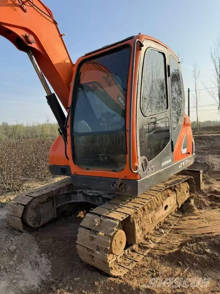 Doosan DX 75-9 C Bandgrävare