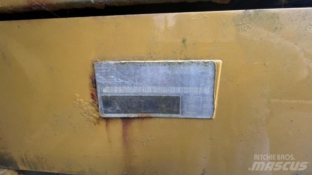 CAT 324 D L Bandgrävare