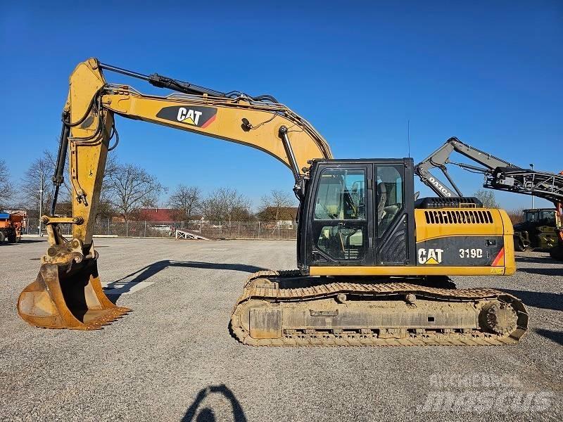 CAT 319 D L Bandgrävare