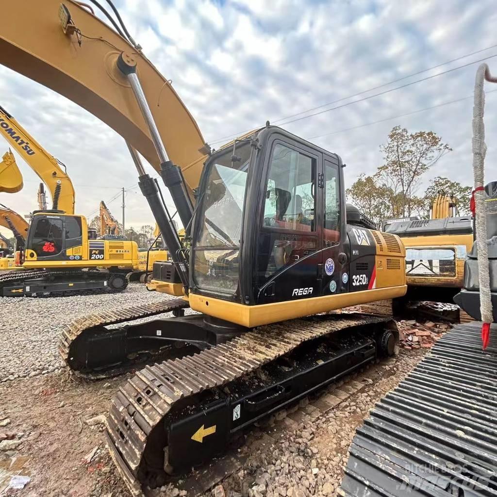 CAT 325 D Bandgrävare