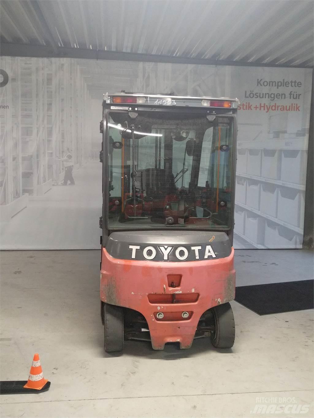 Toyota 8FBMT30 Elmotviktstruckar
