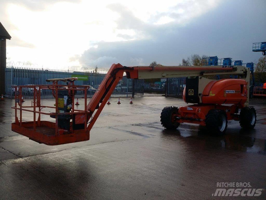 JLG 800AJ Bomliftar