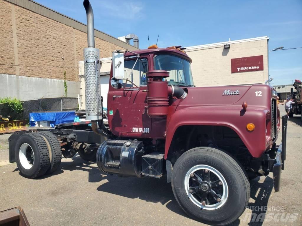 Mack RD 690 P Dragbilar