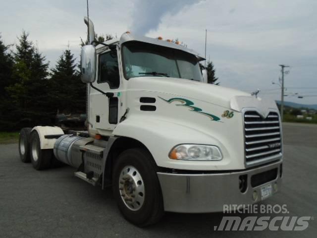 Mack CXU 613 Dragbilar