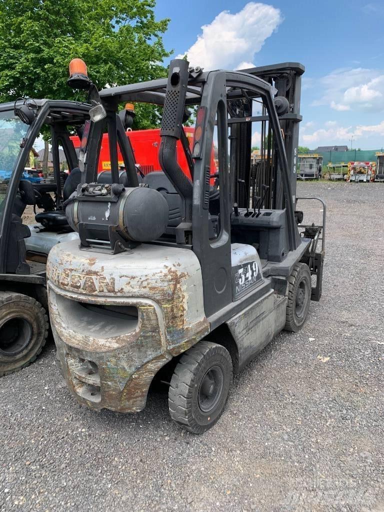 Nissan U1D2A25PQ Gasolmotviktstruckar