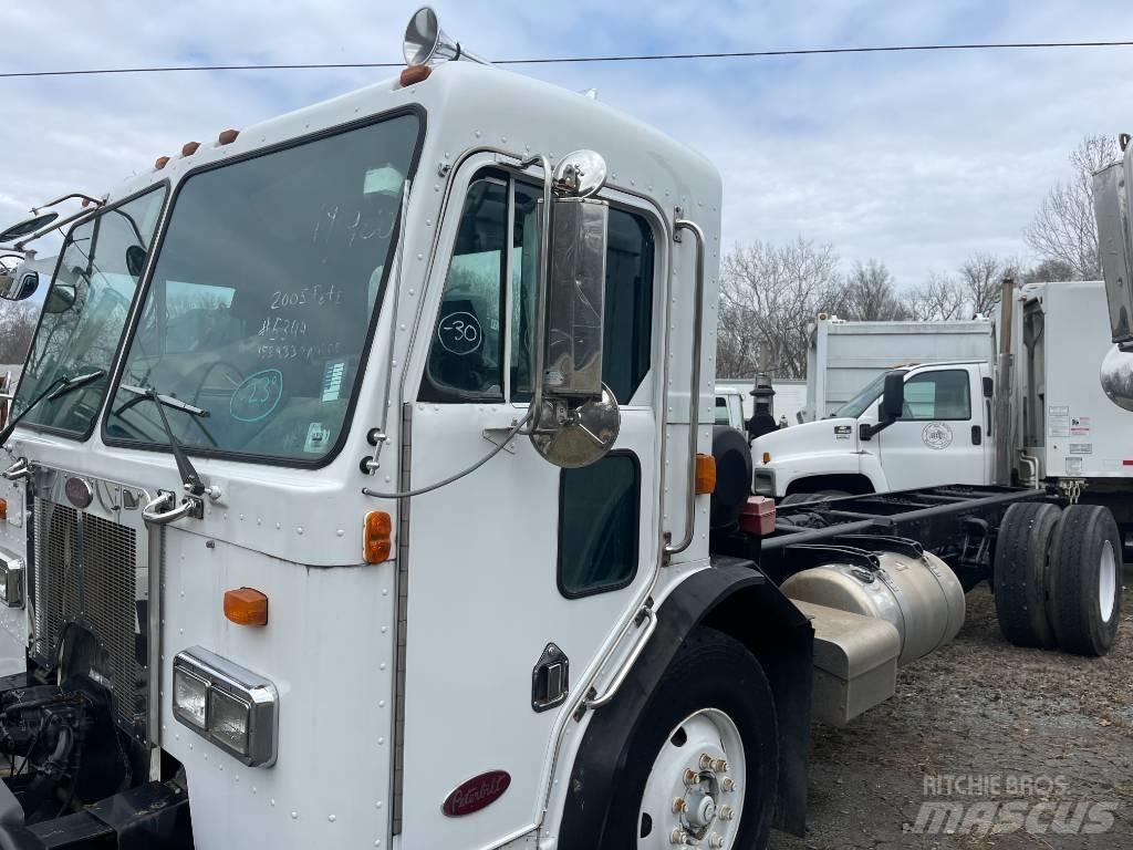 Peterbilt 320 Chassier