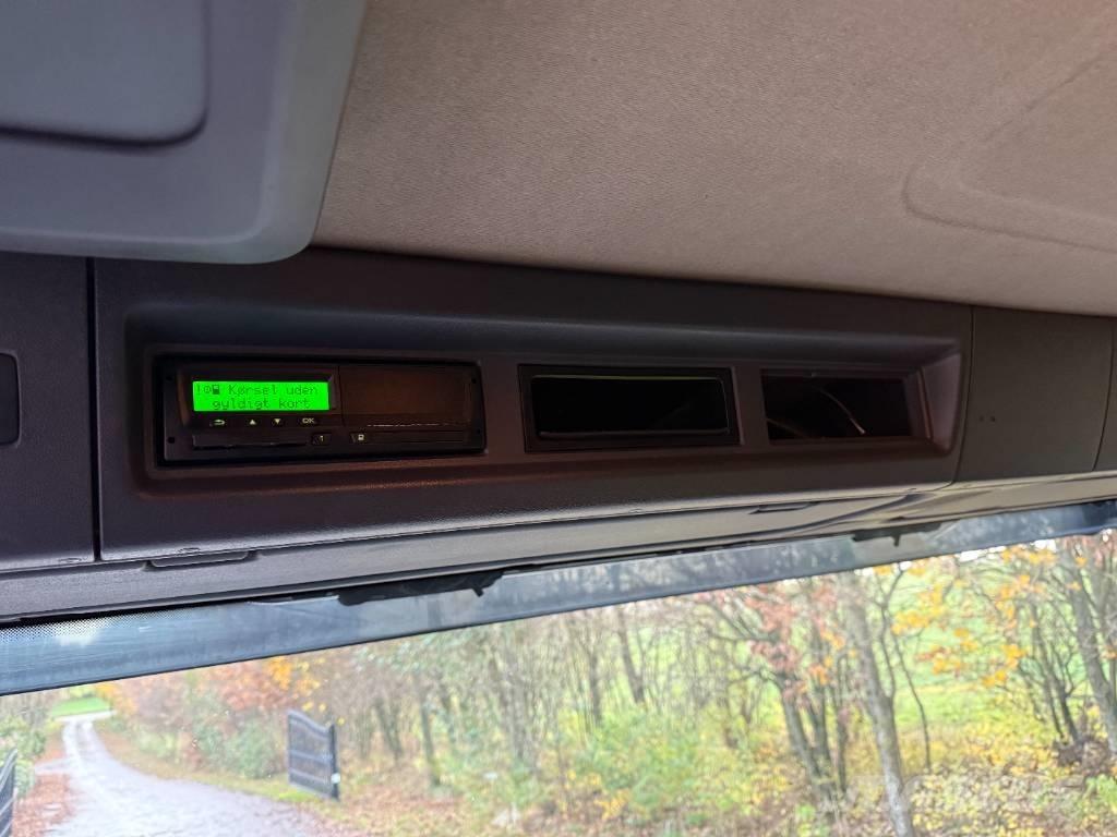 Scania P450 8x2/4 Lastväxlare med kabellift