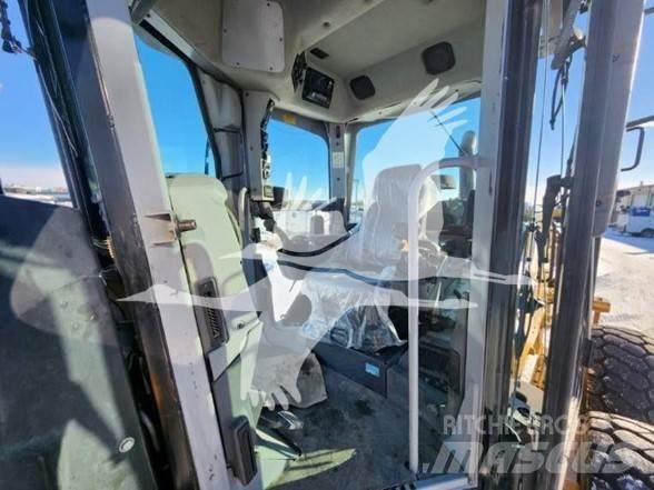 CAT 140M Väghyvlar