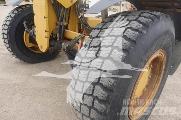 CAT 140M AWD Väghyvlar