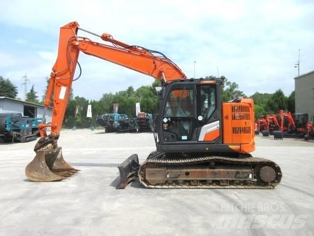 Hitachi ZX 135 US-7 Bandgrävare