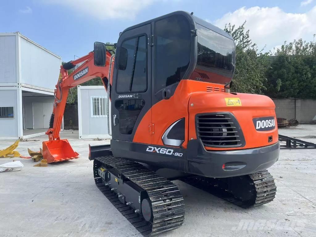 Doosan DX 60-9 C Bandgrävare