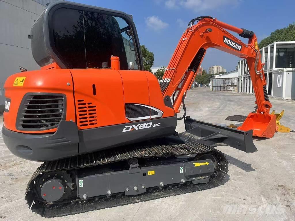 Doosan DX 60-9 C Bandgrävare