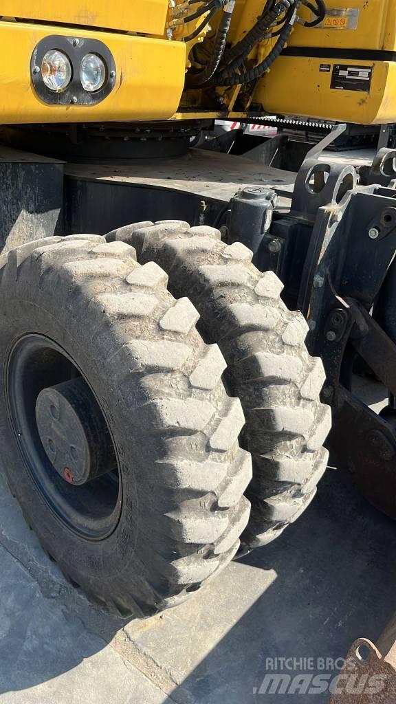 Komatsu PW 158-11 Hjulgrävare