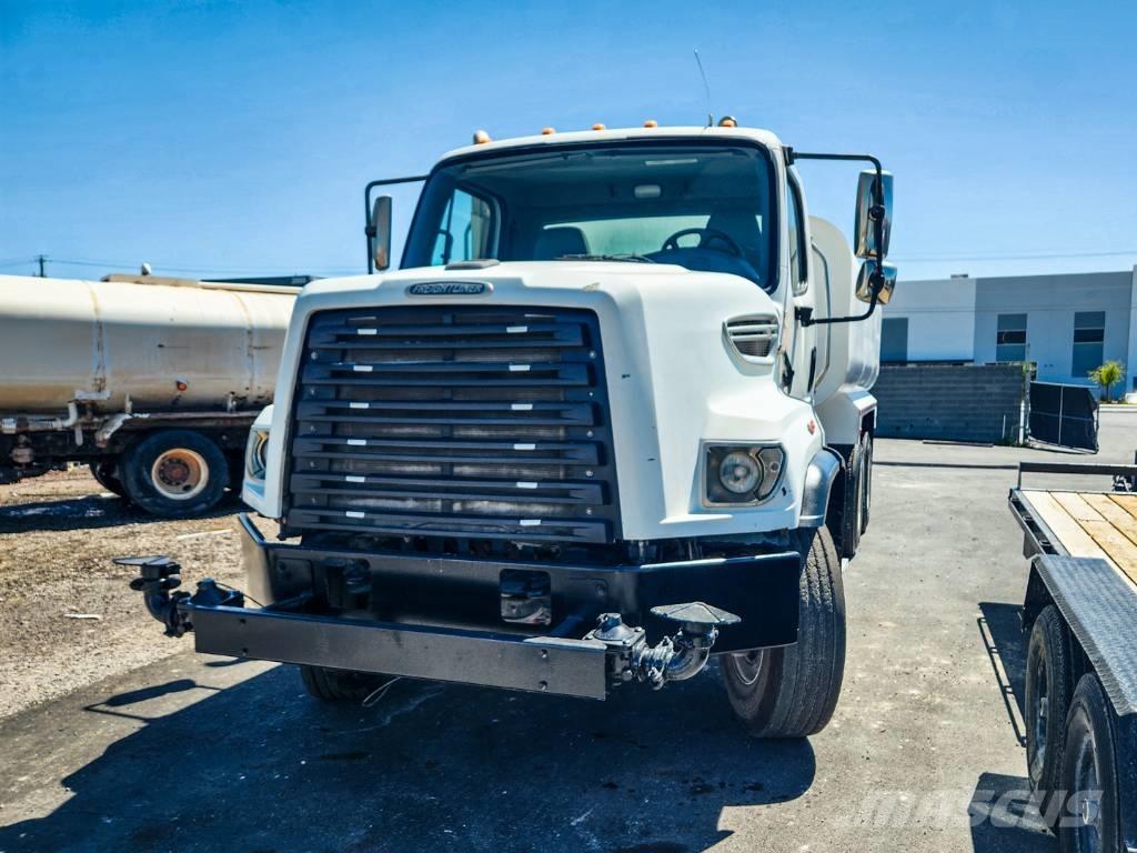 Freightliner 108 SD Vattentankbilar
