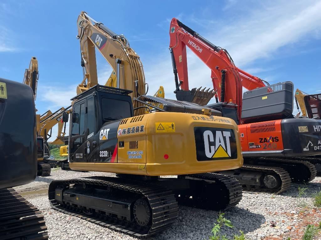 CAT 323D2 Bandgrävare