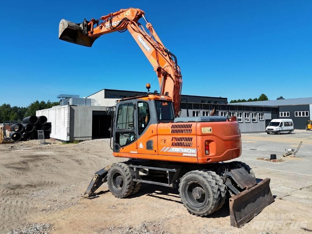 Doosan DX 140 W Hjulgrävare