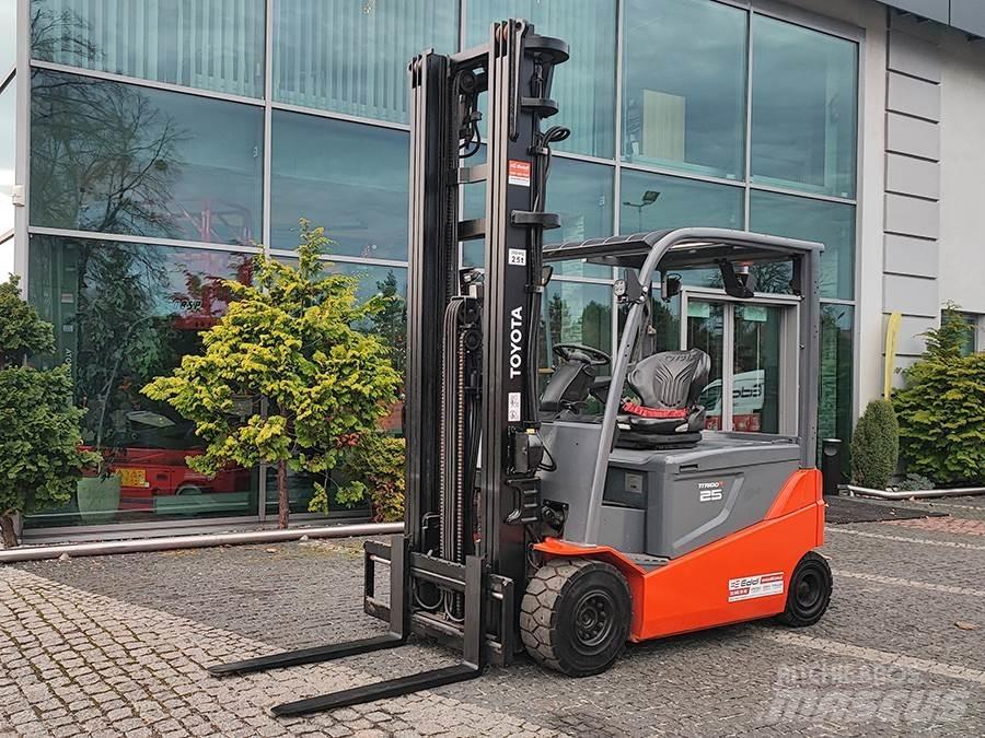 Toyota 8FBMT25 Elmotviktstruckar
