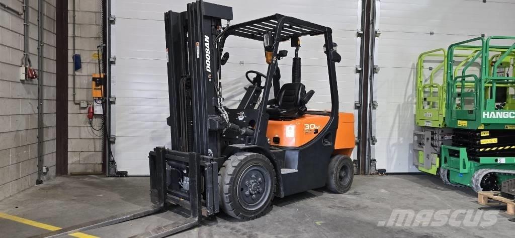Doosan D 30 GP Dieselmotviktstruckar