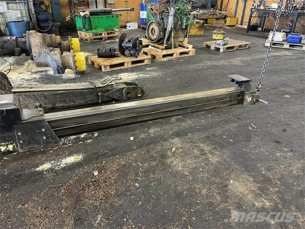 John Deere 1910G Skotarkranar