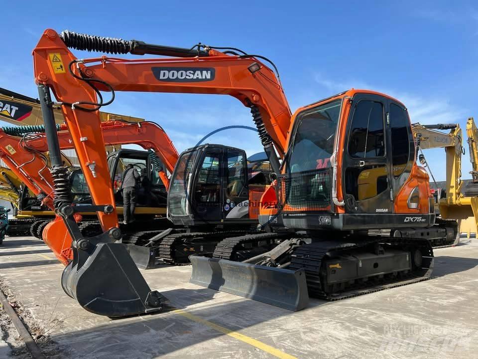 Doosan DX 75-9 C Bandgrävare