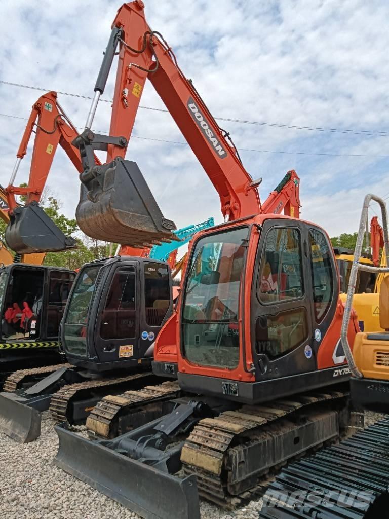 Doosan DX 75 Bandgrävare