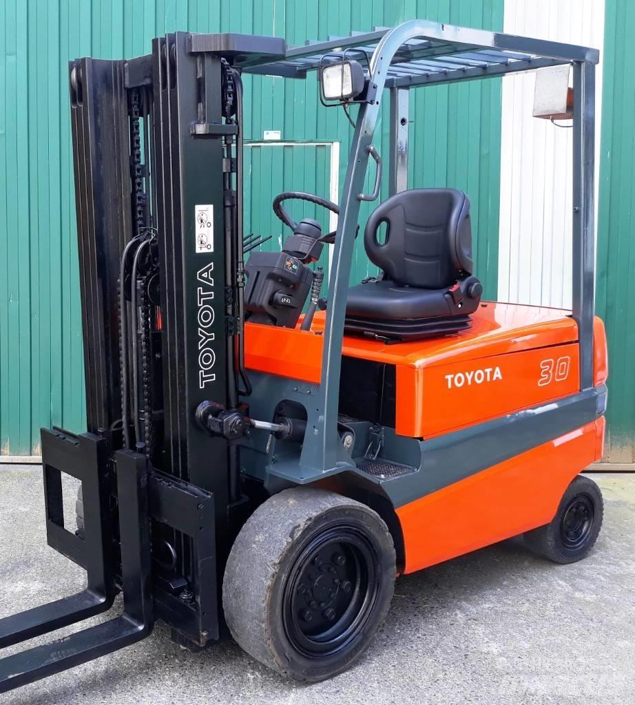 Toyota FBMF30 Elmotviktstruckar