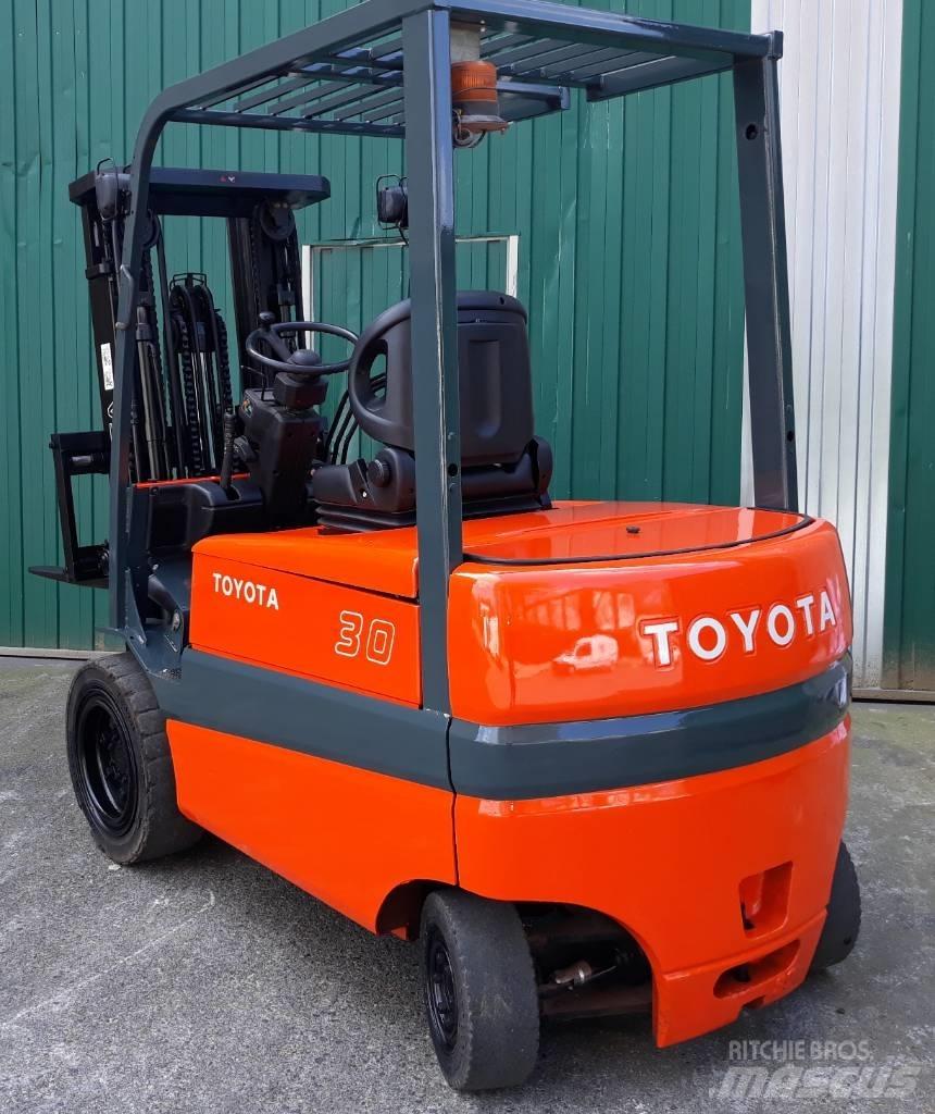 Toyota FBMF30 Elmotviktstruckar