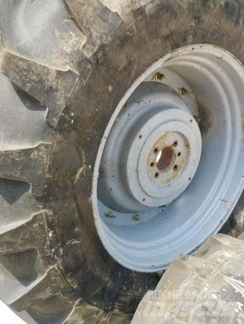 Michelin 20.8R38 Däck, hjul och fälgar