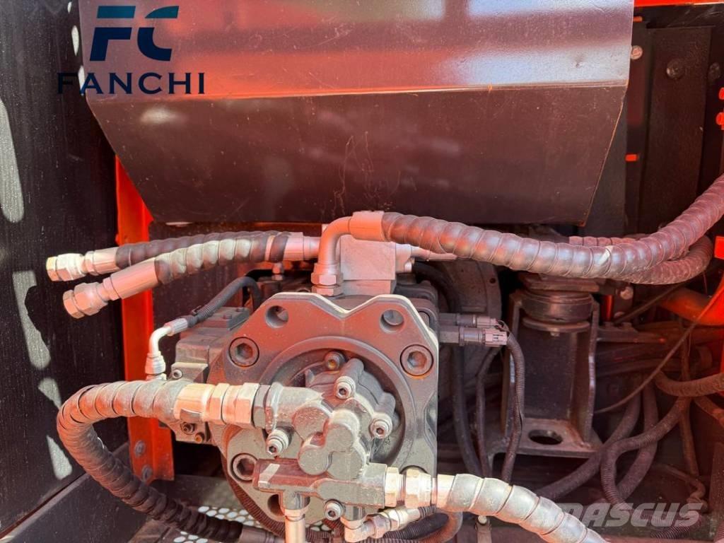 Doosan DX 225 Bandgrävare