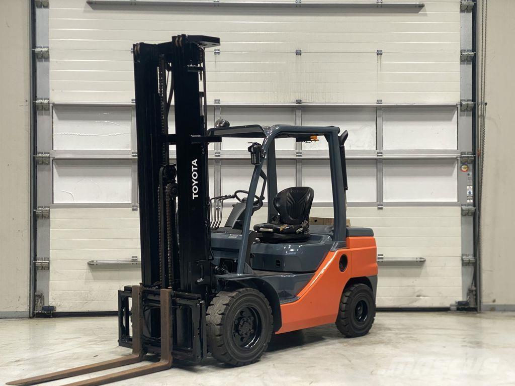 Toyota 52-8FDF30 Dieselmotviktstruckar