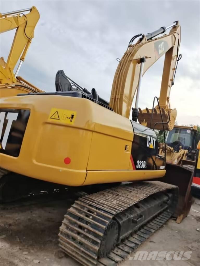 CAT 323 D Bandgrävare