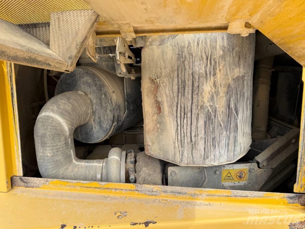 Komatsu D 155 AX-6 Bandschaktare