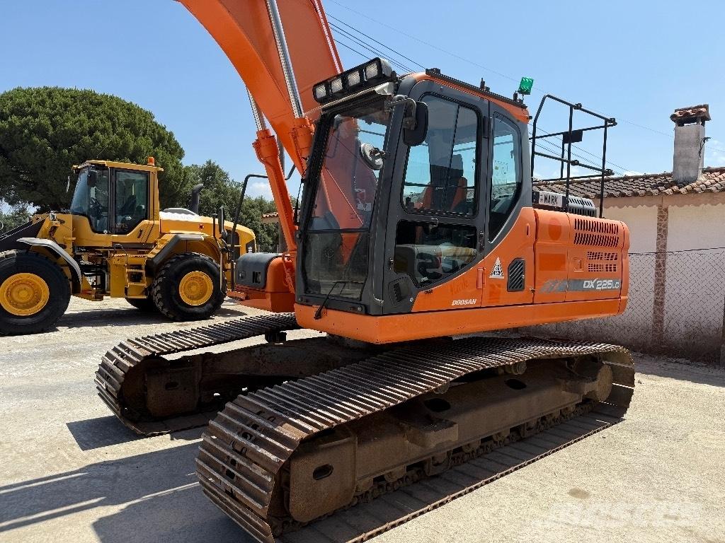  Dossan DX 225LC 3 Bandgrävare