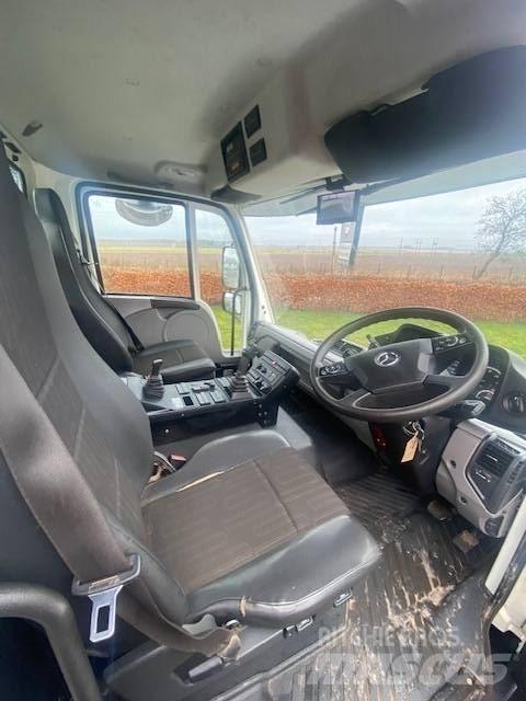 Mercedes-Benz UNIMOG Tippbilar