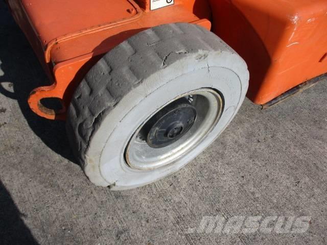 JLG E400 AJP (817) Kompakta självgående bomlyftar