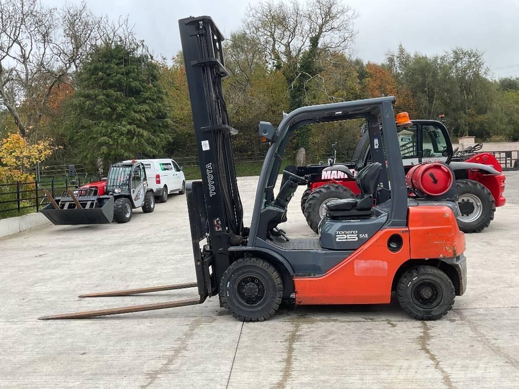 Toyota 02-8 FGF 25 Gasolmotviktstruckar