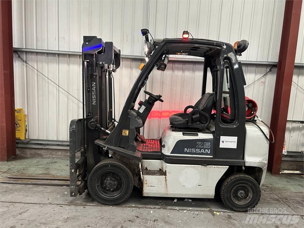 Nissan U1D2A25LQ Gasolmotviktstruckar