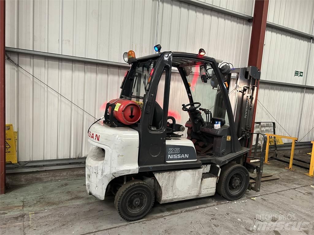 Nissan U1D2A25LQ Gasolmotviktstruckar