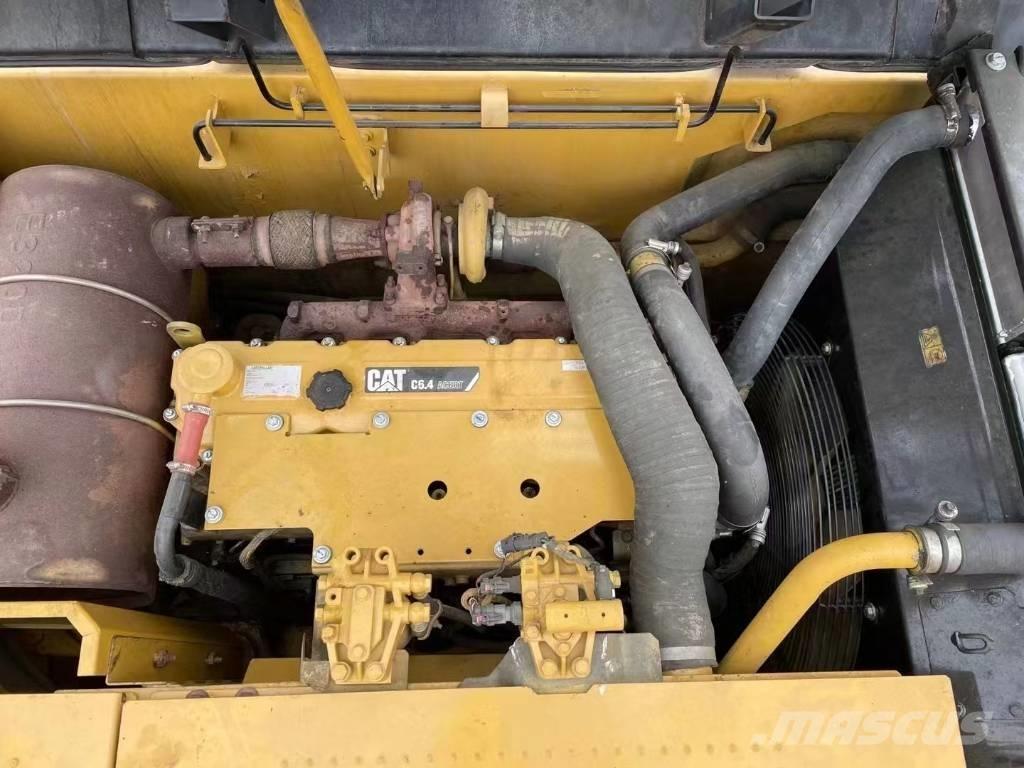 CAT 323 D L Bandgrävare