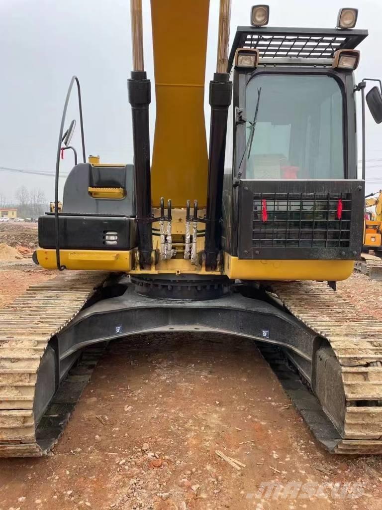 CAT 323 D L Bandgrävare