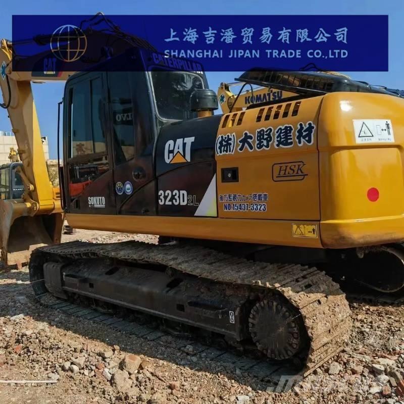 CAT 323 D Bandgrävare