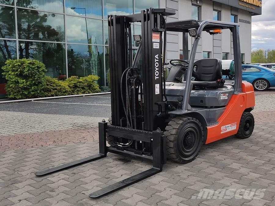 Toyota 02-8FGF25 Gasolmotviktstruckar