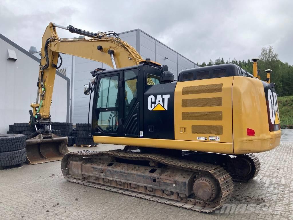 CAT 326 F L Bandgrävare