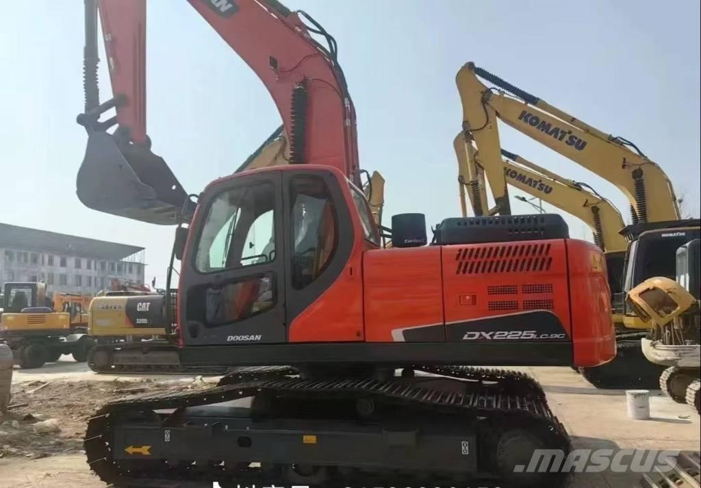 Doosan DX 225 LC Bandgrävare