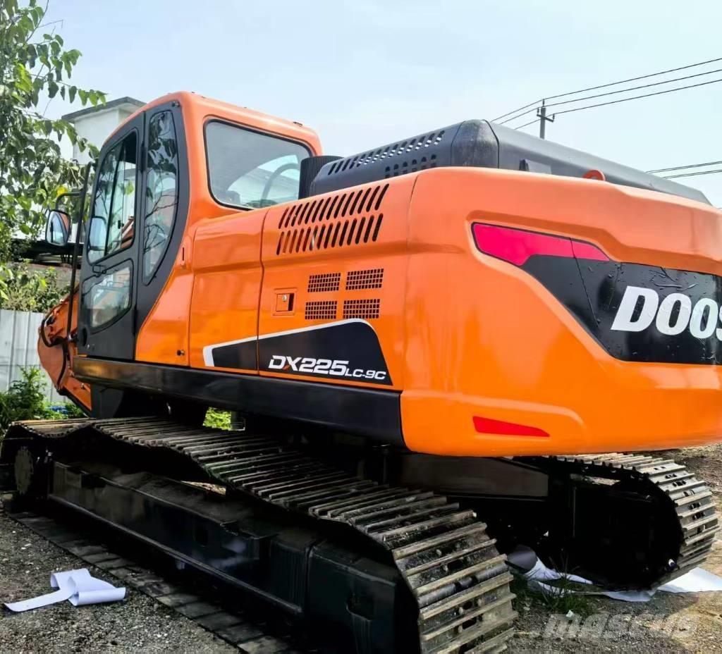 Doosan DX 225 LC Bandgrävare