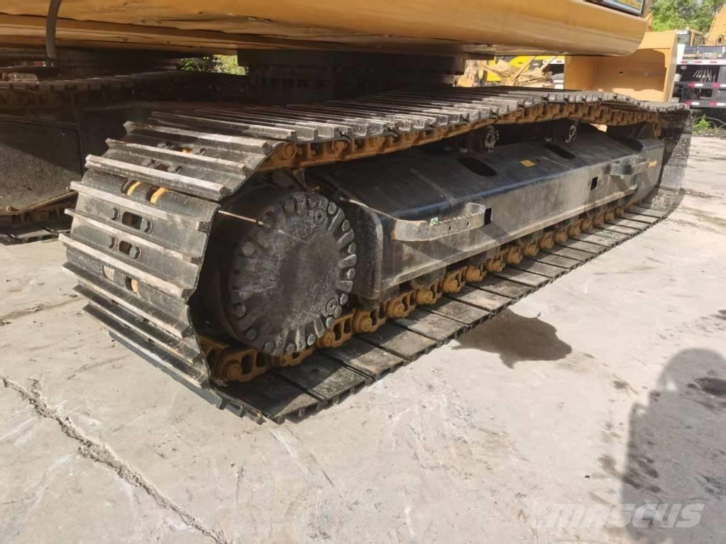 CAT 320D2 Bandgrävare