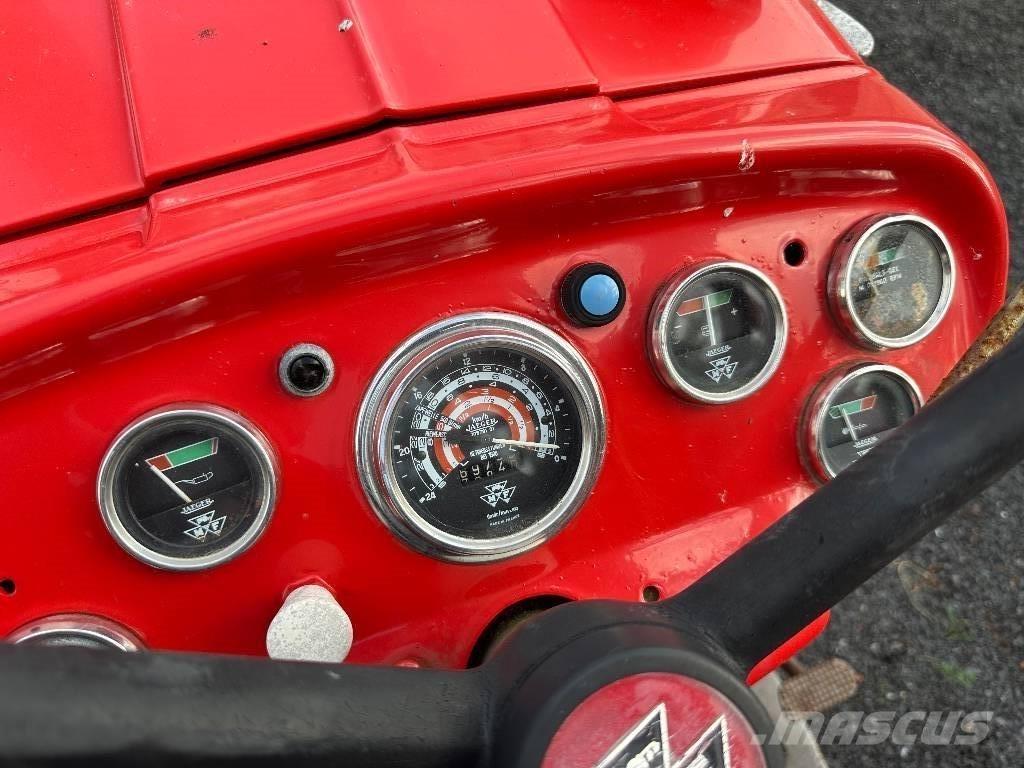 Massey Ferguson 152 Traktorer