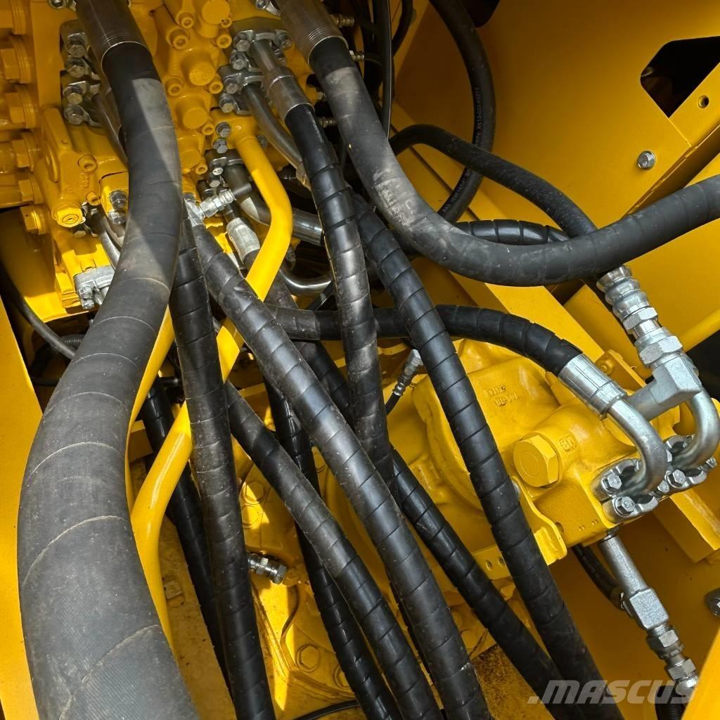Komatsu 220-8 Bandgrävare