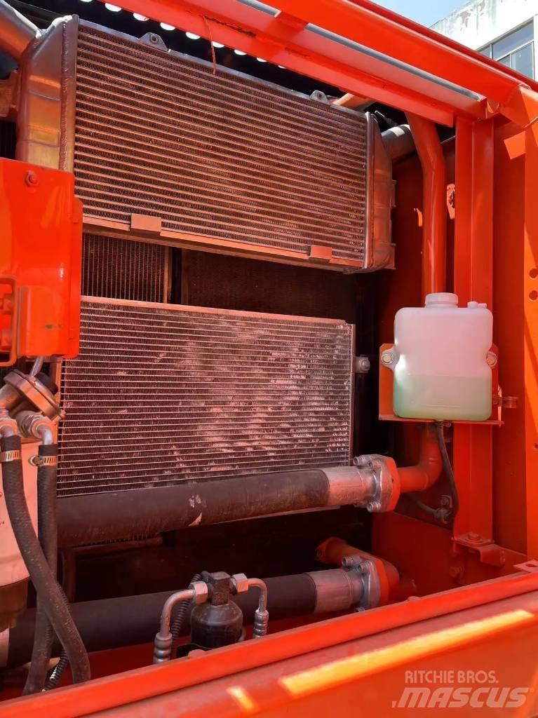 Doosan DX225LC Bandgrävare